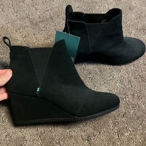 Toms Women’s Kelsey Ankle Wedge Bootie